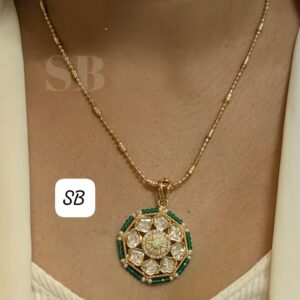 Premium quality pendant set with detachable 18 inch chain 