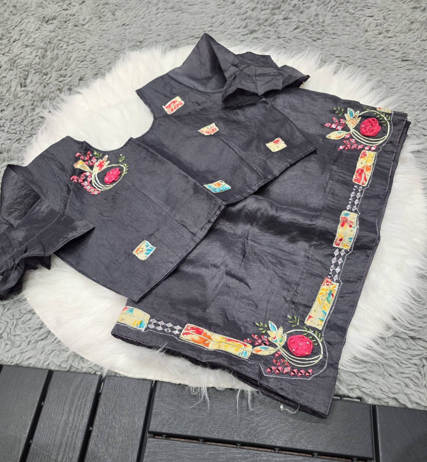 FABRIC GOLDEN CRYSTAL SAREE - Image 10